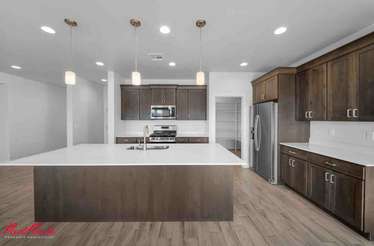 2128 N Montagna St - Photo 4 of 37