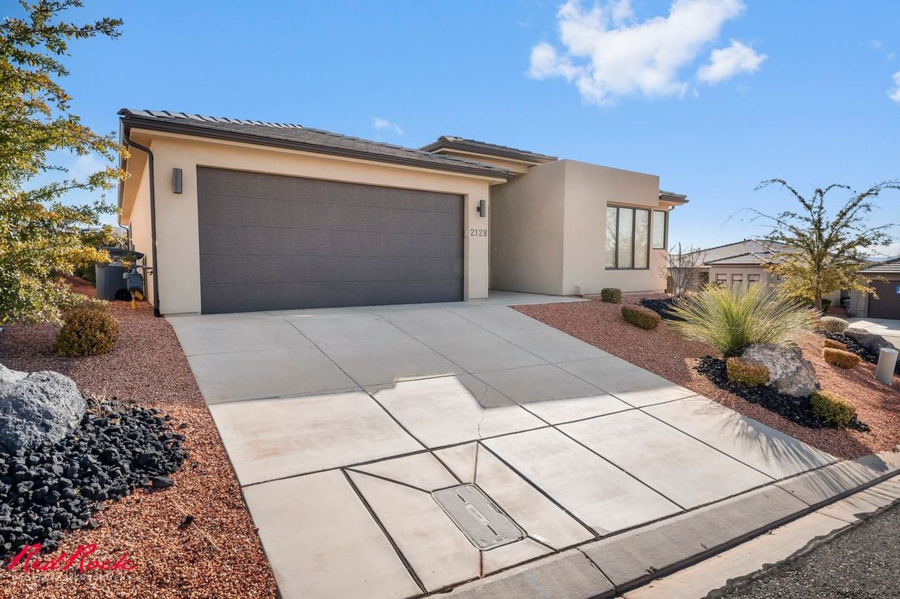 2128 N Montagna St - Photo 2 of 37