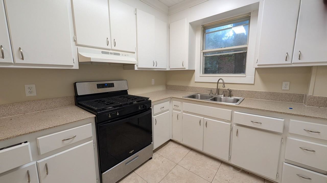 1321 Wisteria Ave - Photo 7 of 16