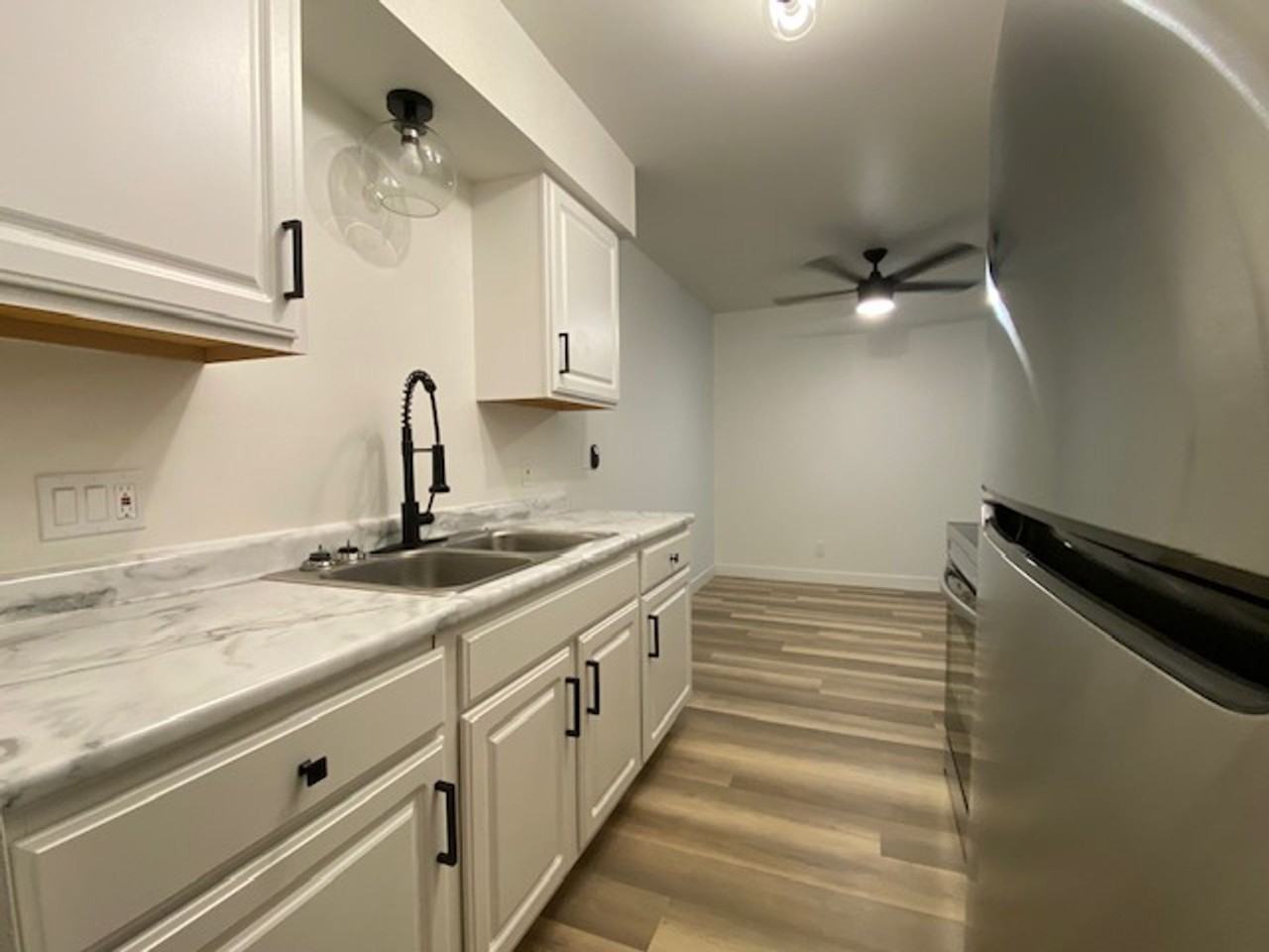 1016 Grand Ave - Photo 2 of 12