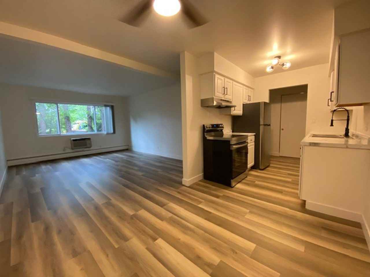 1016 Grand Ave - Photo 3 of 12