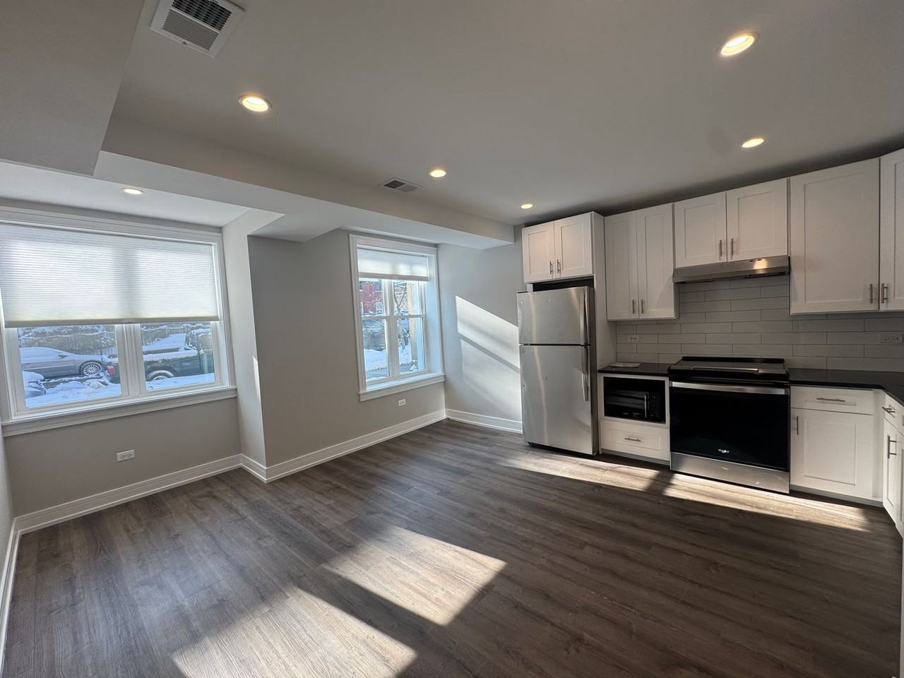 1710 W Lunt - Photo 3 of 17