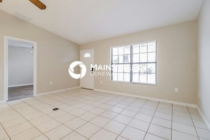 136 Grace St - Photo 2 of 16