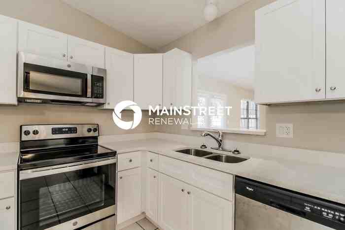 136 Grace St - Photo 6 of 16