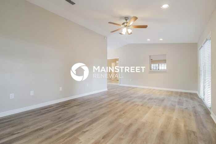 136 Grace St - Photo 7 of 16