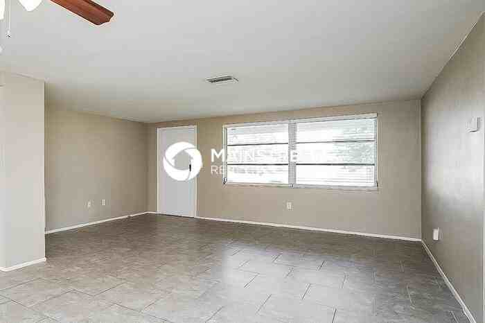 11612 Crystal Lake Drive - Photo 5 of 16