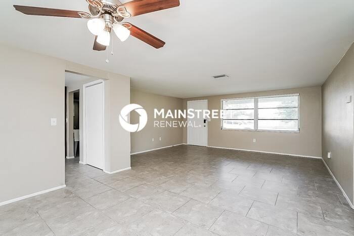 11612 Crystal Lake Drive - Photo 7 of 16