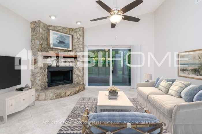 7404 N Packwood Ave - Photo 6 of 19