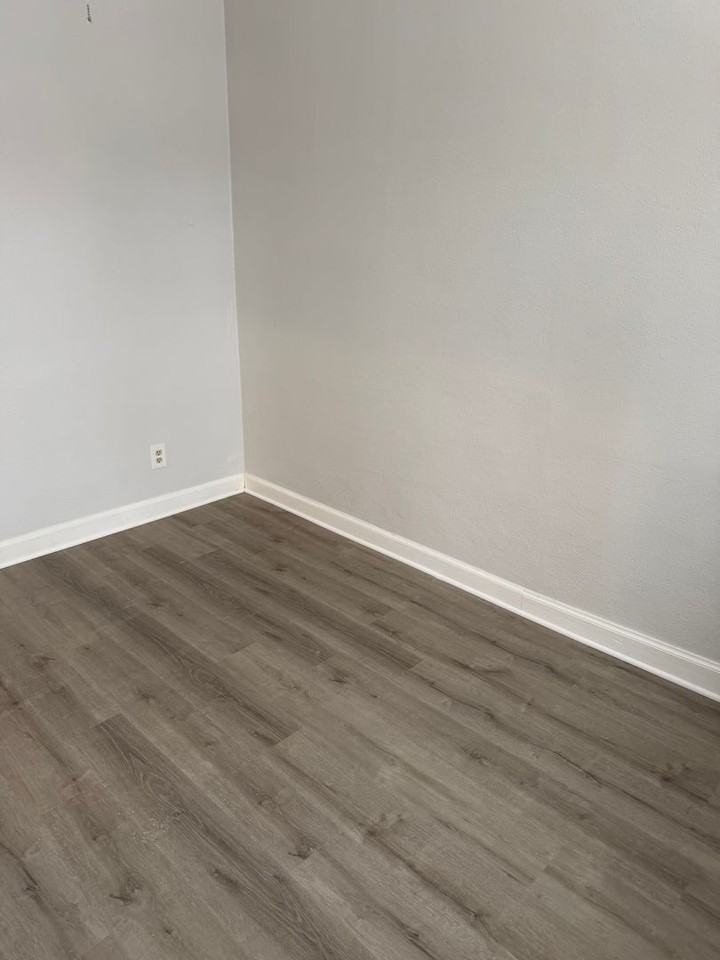 624 N Lewis Ave - Photo 4 of 23