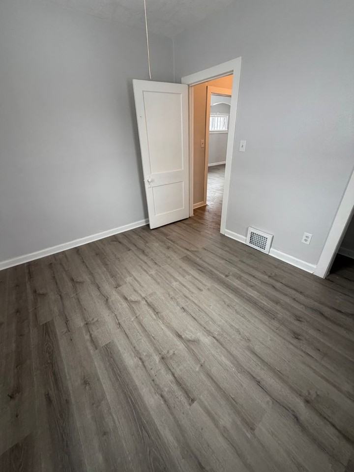 624 N Lewis Ave - Photo 6 of 23