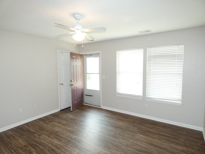 3612 Northeast 72nd Street - Photo 3 of 21