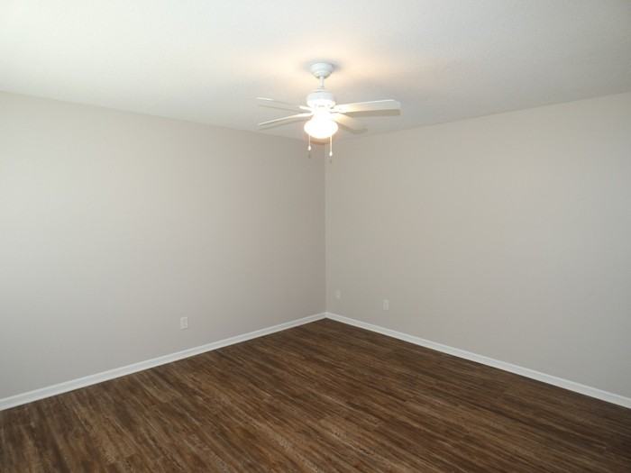 3612 Northeast 72nd Street - Photo 4 of 21