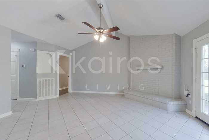 4535 Sloangate Dr - Photo 5 of 20