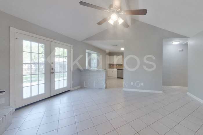 4535 Sloangate Dr - Photo 6 of 20