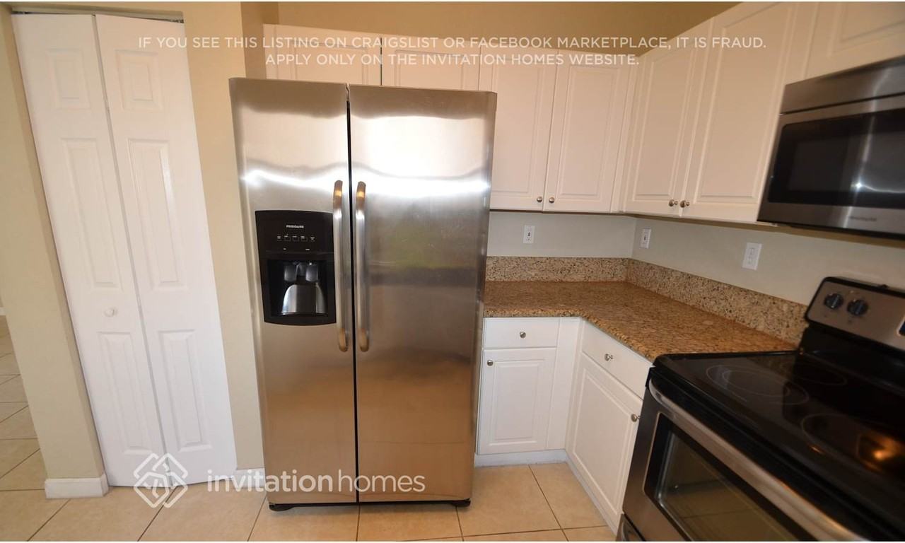 22565 Southwest 89th Place - Photo 3 of 10