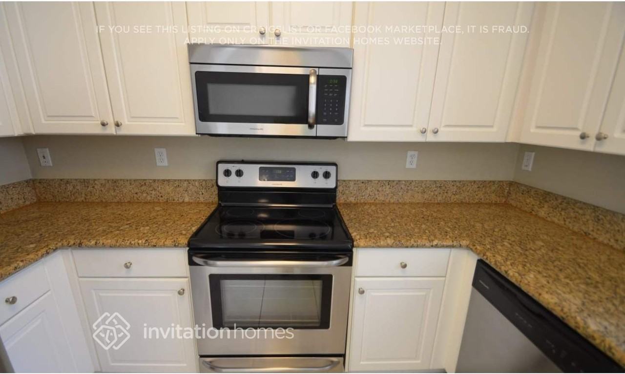 22565 Southwest 89th Place - Photo 4 of 10