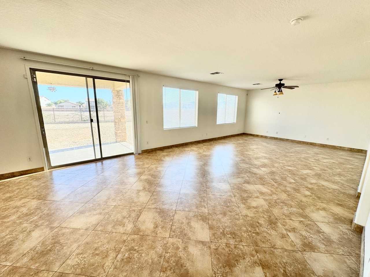 7003 S 55th Ln - Photo 3 of 47