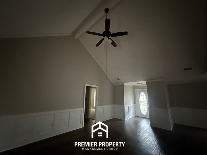 968 Boones Hollow Dr - Photo 4 of 23