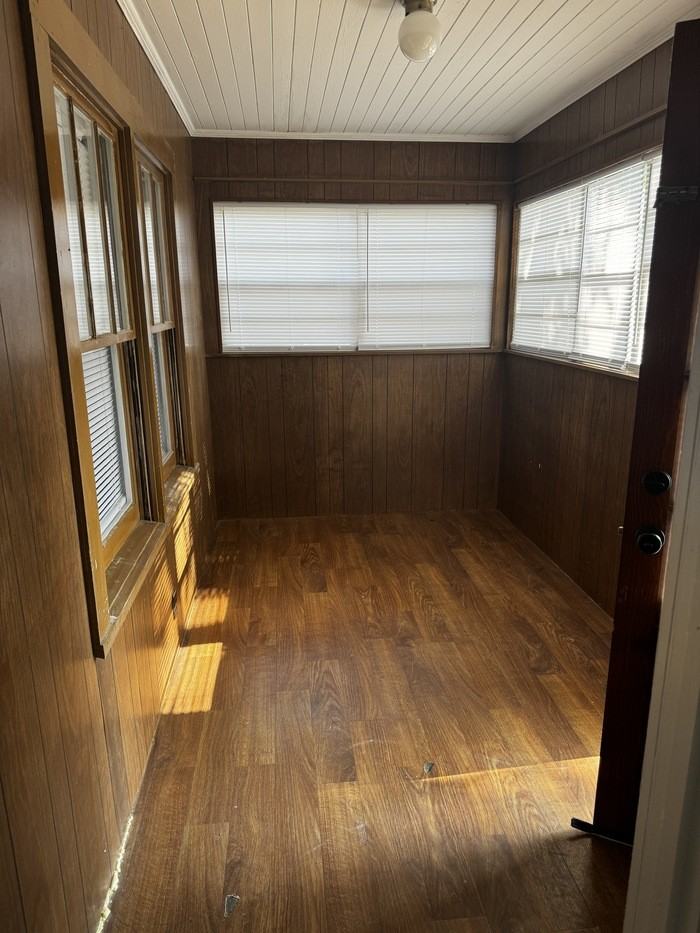 618 Elizabeth Ave - Photo 3 of 14