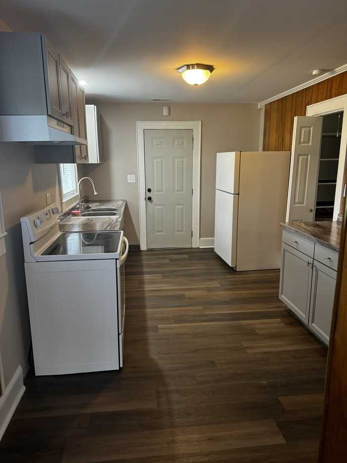 618 Elizabeth Ave - Photo 5 of 14