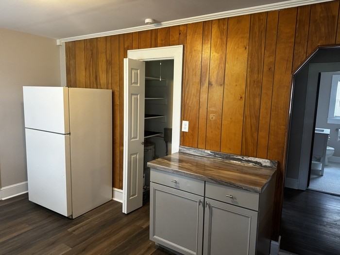 618 Elizabeth Ave - Photo 7 of 14