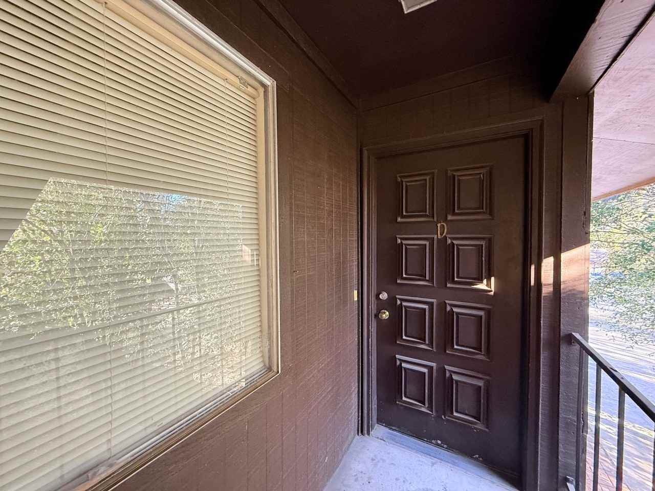 206 W Mockingbird Ln - Photo 2 of 2