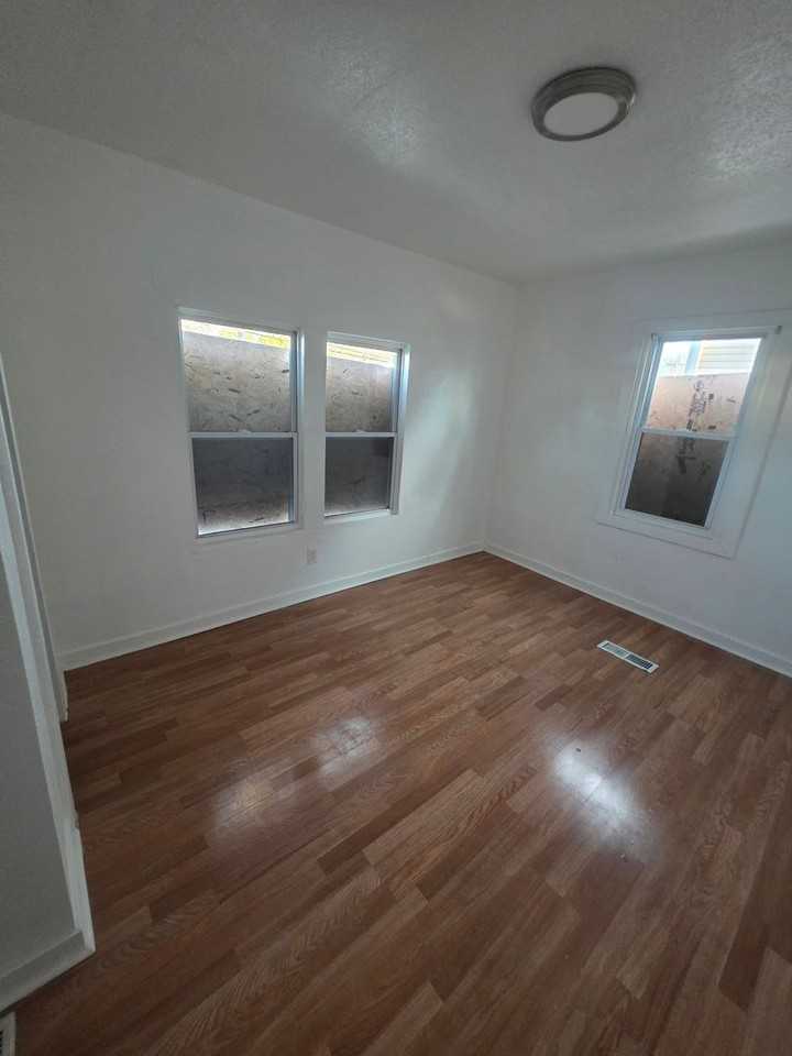 854 Mildred Avenue - Photo 6 of 9