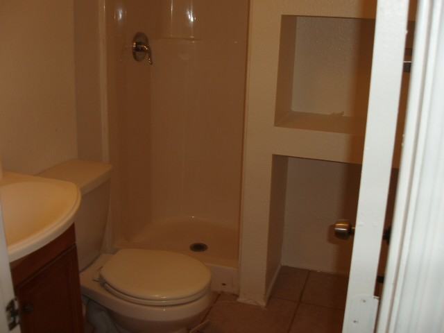 1138 20th St - Photo 3 of 4