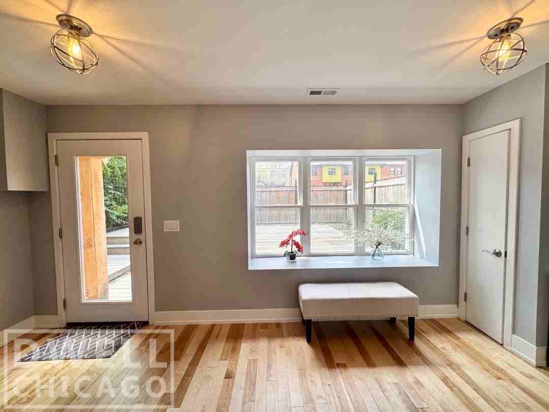 2550 W Thomas St #NA - Photo 3 of 30