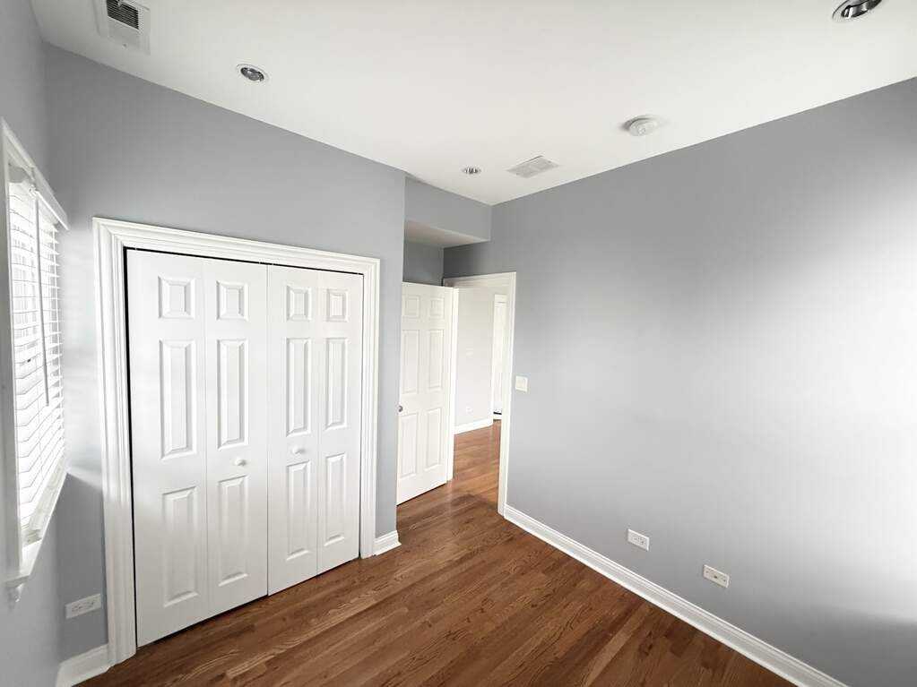 2326 N Kostner Ave #2 - Photo 4 of 7