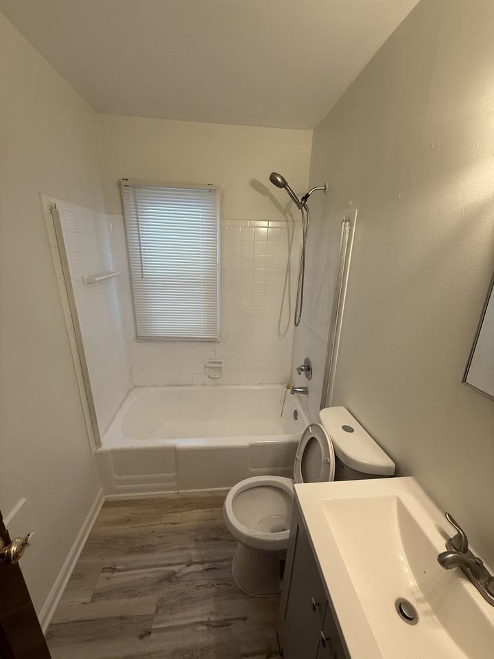 12408 Sarsfield Ave #NA - Photo 7 of 8