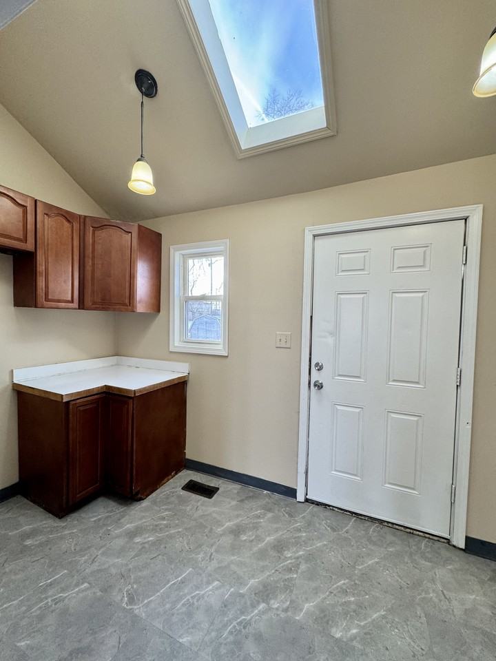 641 Garfield Ave Sw #NA - Photo 5 of 12