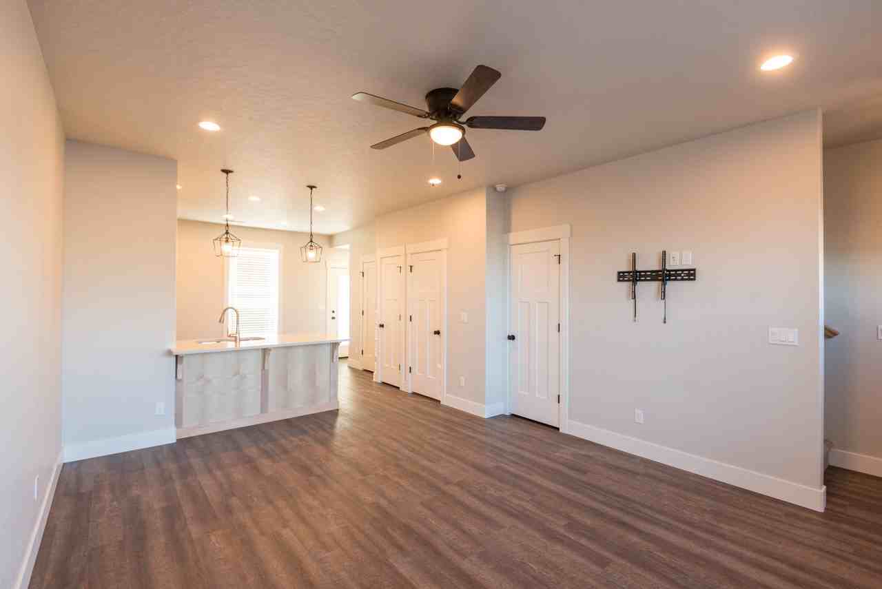 110 Stonegate Ln #110 - Photo 3 of 9