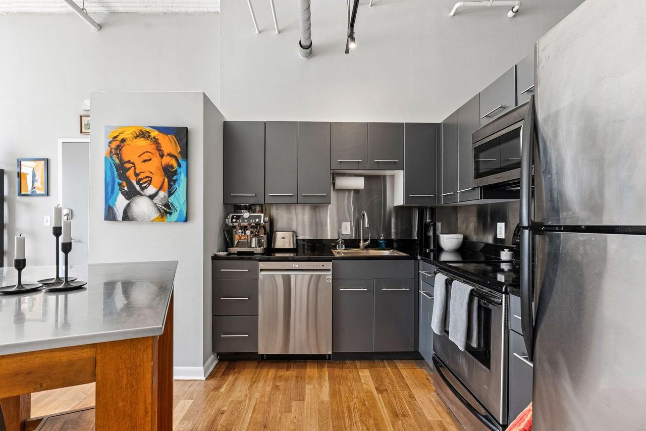 2200 Arch Street #409 - Photo 3 of 11