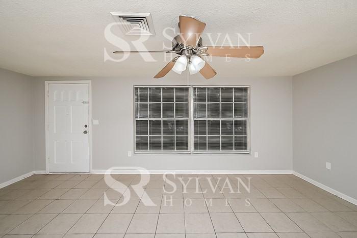 7025 Magnolia Valley Dr - Photo 3 of 15