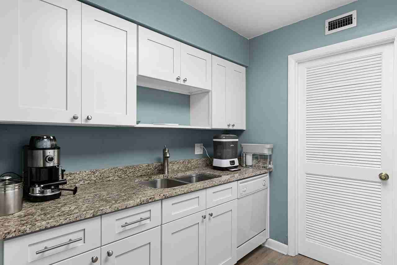 260 Crown Oaks Way #102 - Photo 5 of 36