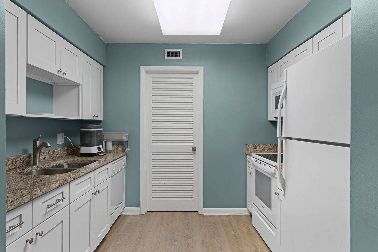 260 Crown Oaks Way #102 - Photo 7 of 36