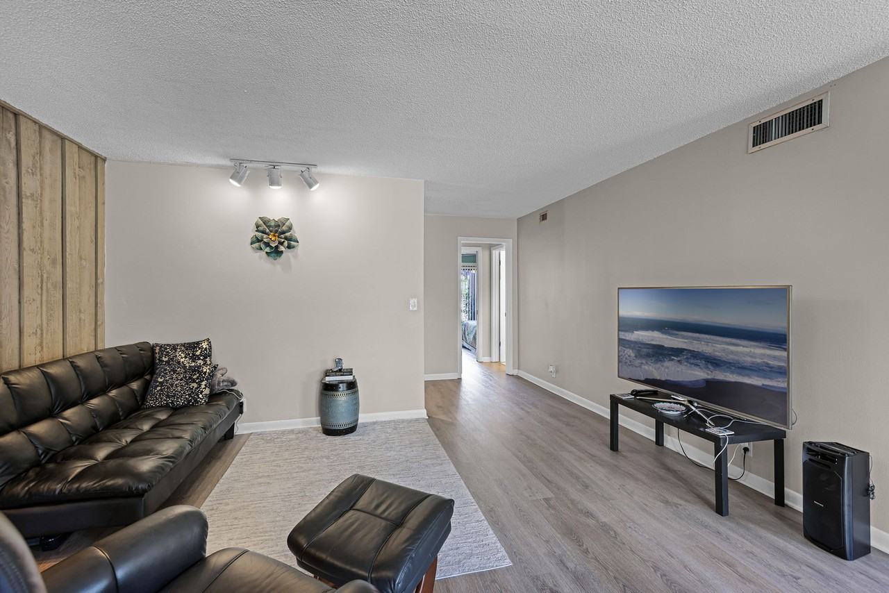 260 Crown Oaks Way #102 - Photo 4 of 36