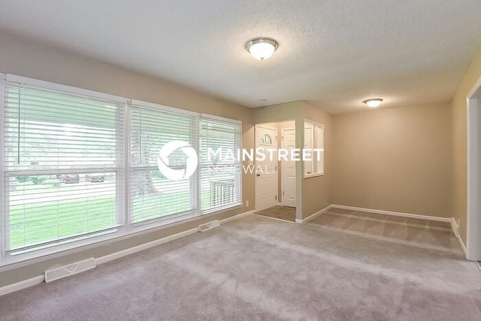 12500 E 54th Ter - Photo 2 of 16