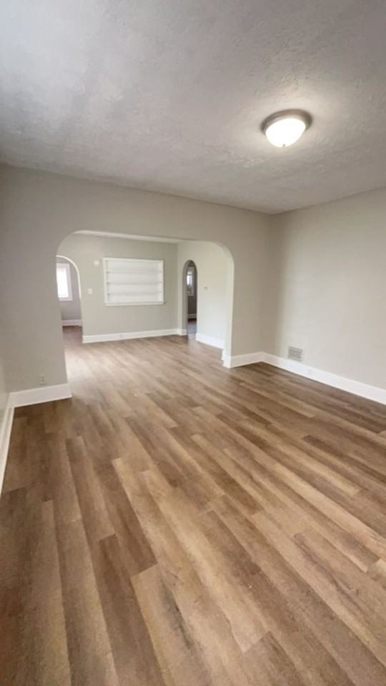 513 E Centennial Ave - Photo 7 of 15