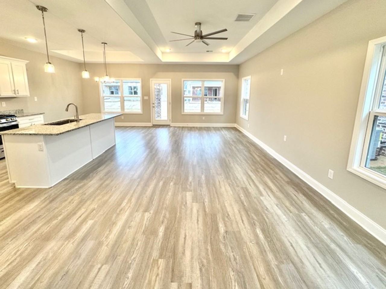 572 Rosalie Woods Dr - Photo 2 of 14