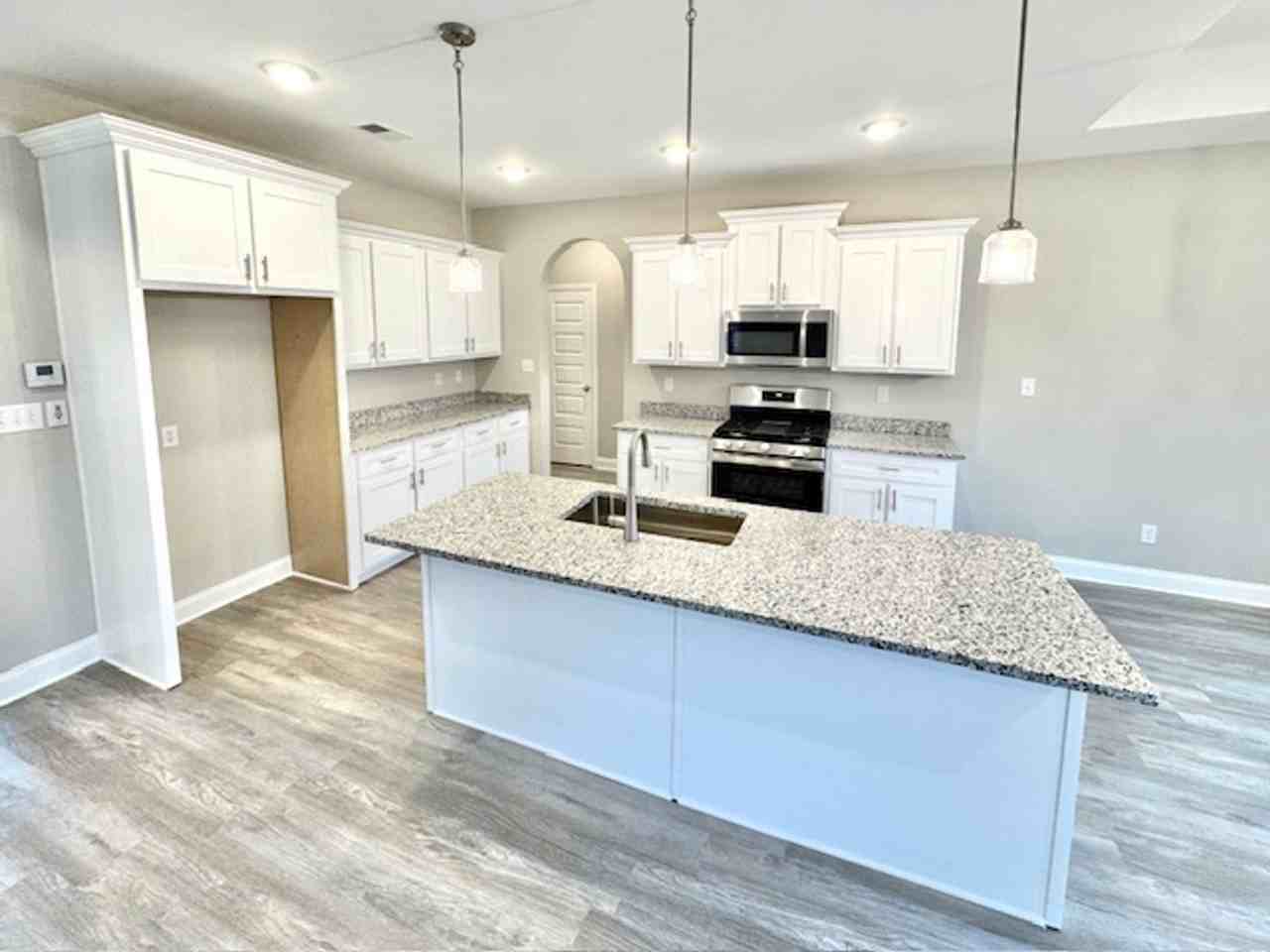 572 Rosalie Woods Dr - Photo 3 of 14