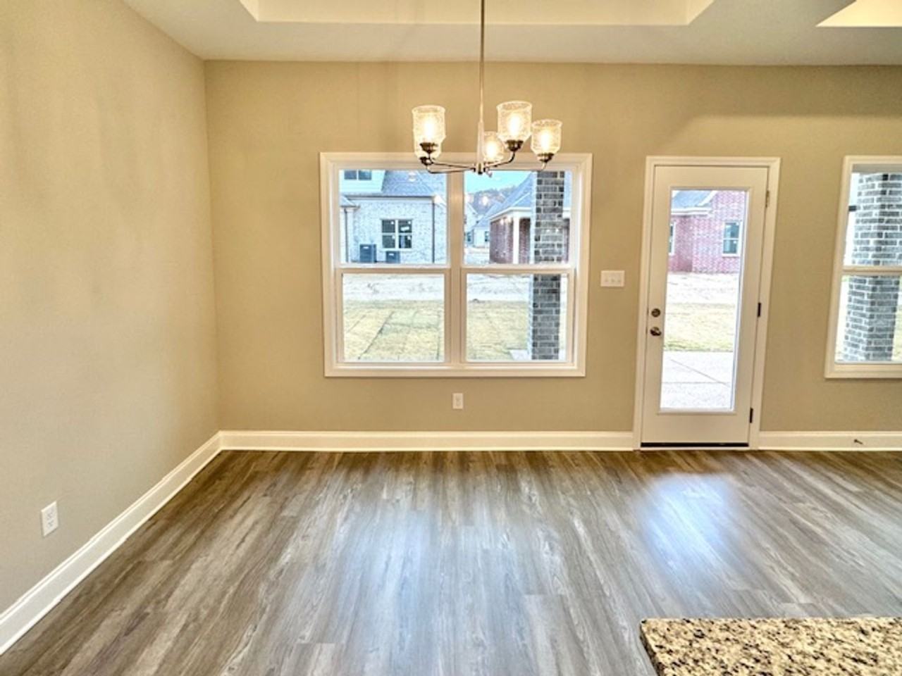 572 Rosalie Woods Dr - Photo 5 of 14