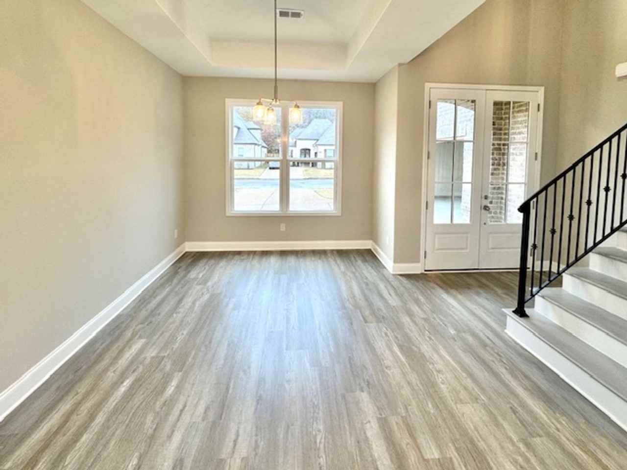 572 Rosalie Woods Dr - Photo 6 of 14