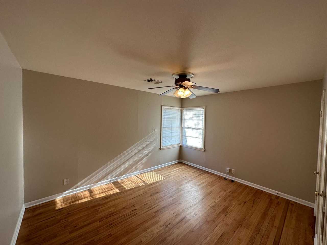 4805 36th St - Photo 3 of 8