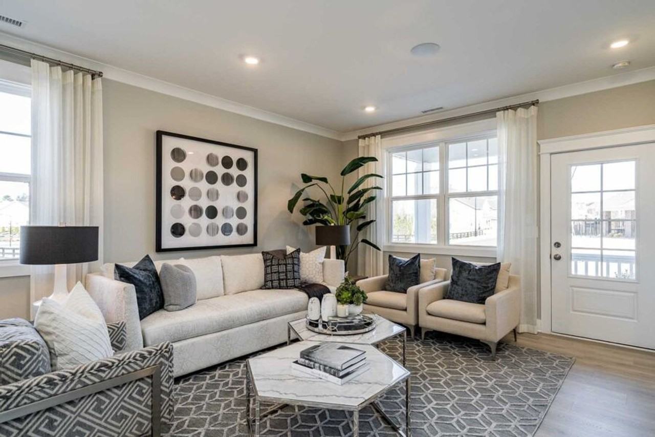 1110 Falling Rock Place - Photo 5 of 16