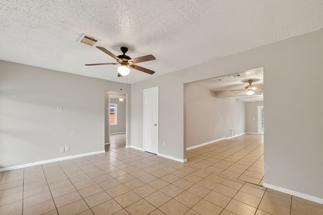 4326 Howcher St - Photo 4 of 22