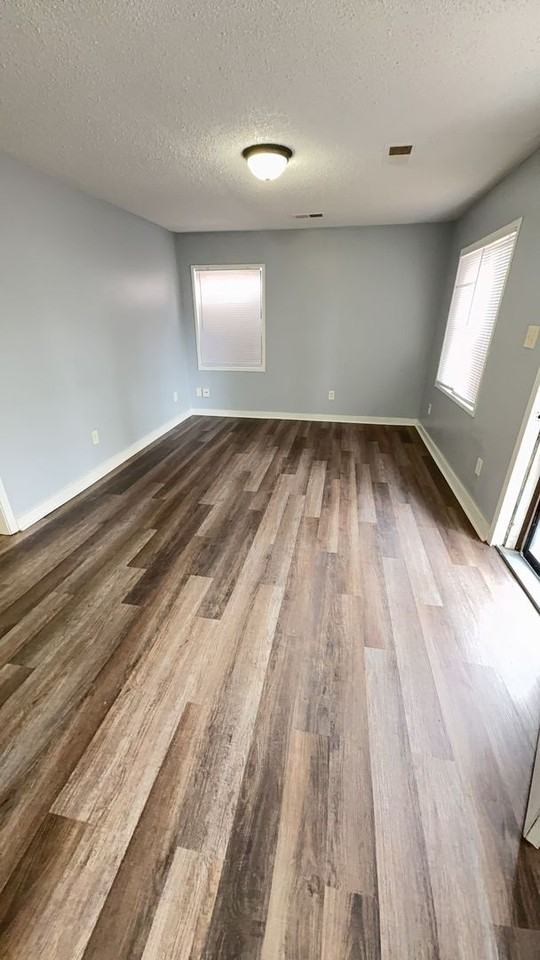 1300 Robin Hood Ln - Photo 4 of 10