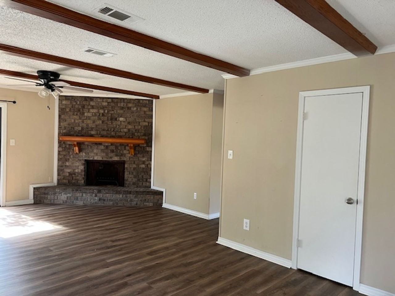 5063 Camelot Dr - Photo 3 of 15