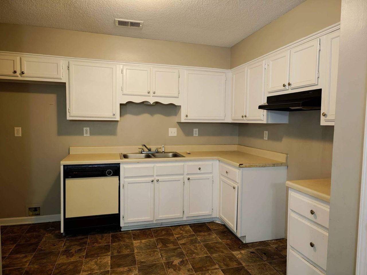 4131 Wagon Wheel Dr - Photo 4 of 9